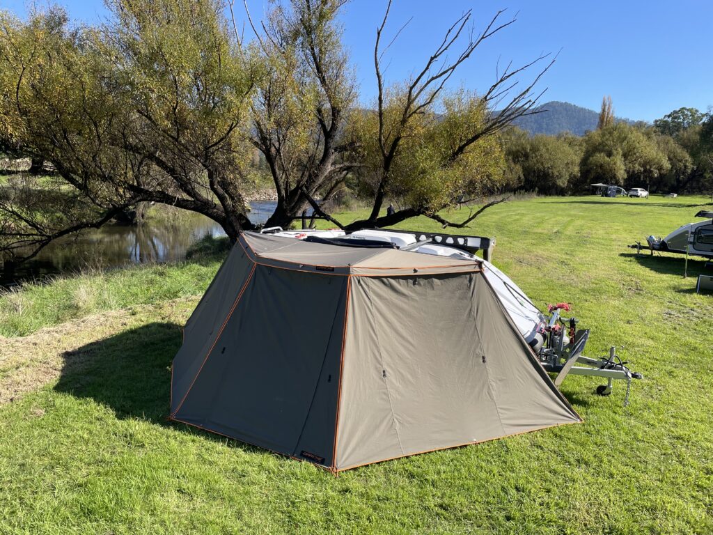 Darche 180 Degree Awning With Walls