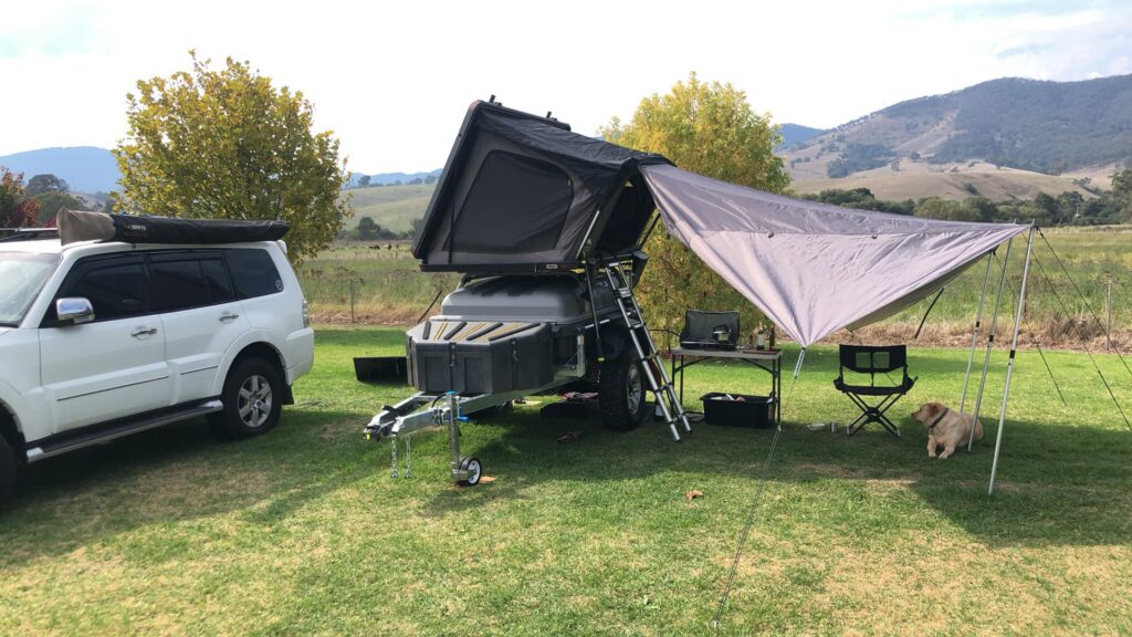 Pod Trailer Extreme with Mitsubishi Pajero at Dargo Campground